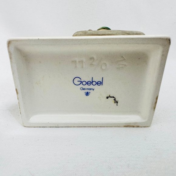 Goebel Hummel 11 2/0 MERRY WANDERER - TMK7 - Five Buttons - Picture 10 of 11